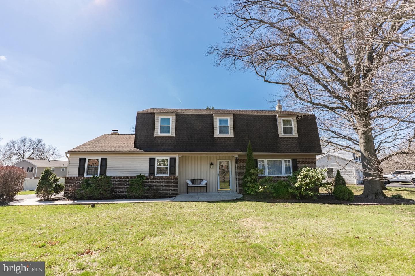 28 W Hillcrest Avenue photo 2