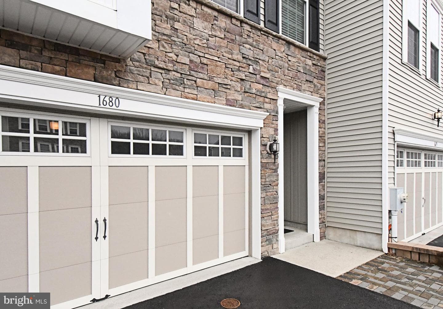 1680 Hickory Lane photo 3