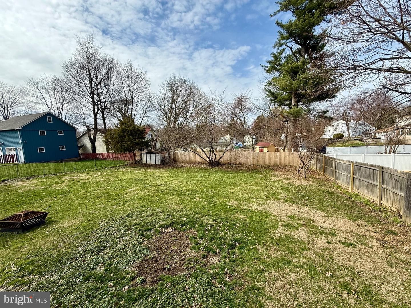 988 Baxter Avenue photo 36