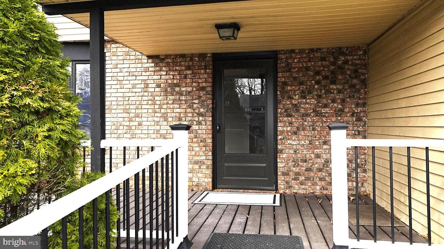 988 Baxter Avenue photo 38