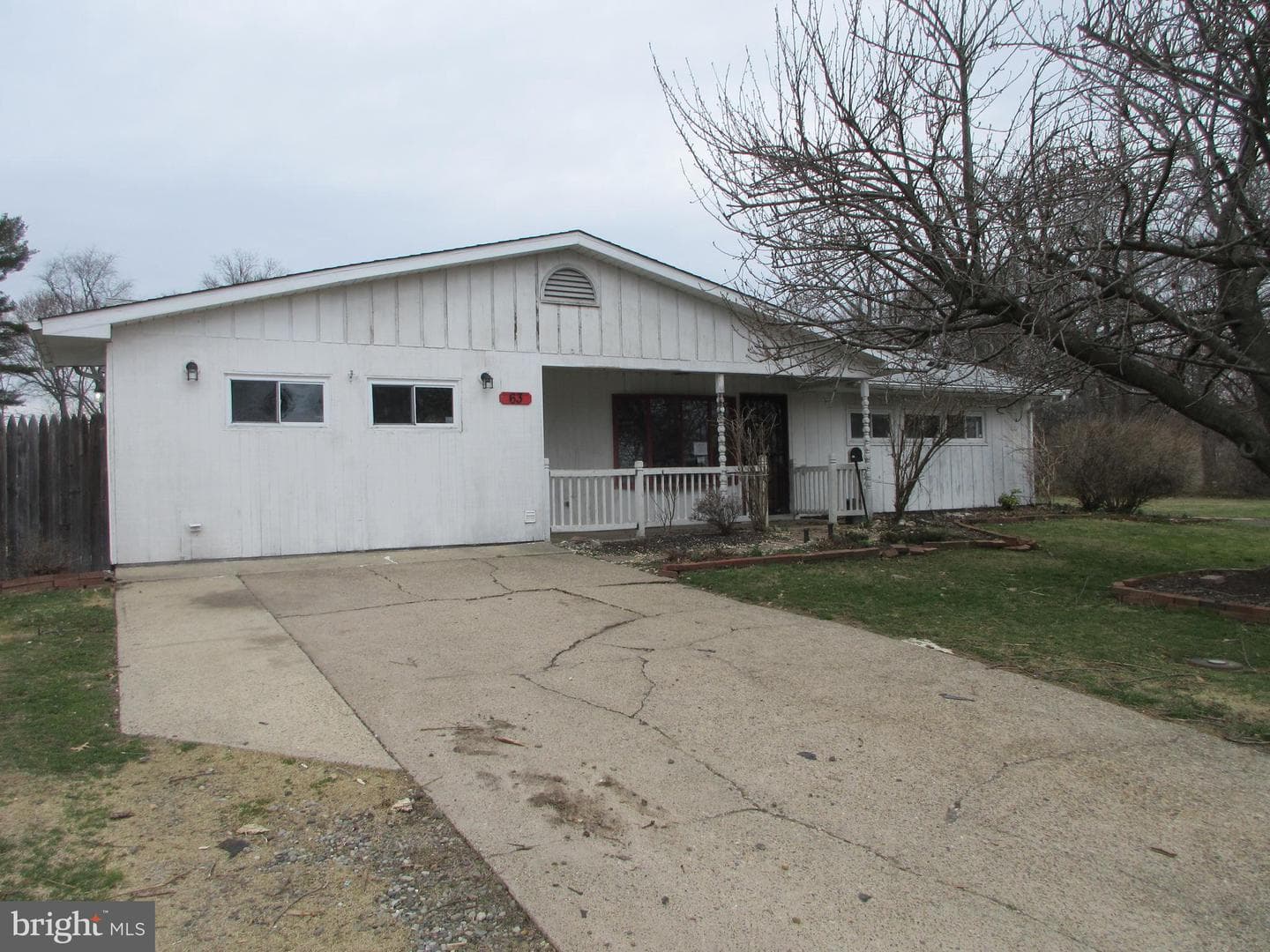 63 Maple Lane photo 1