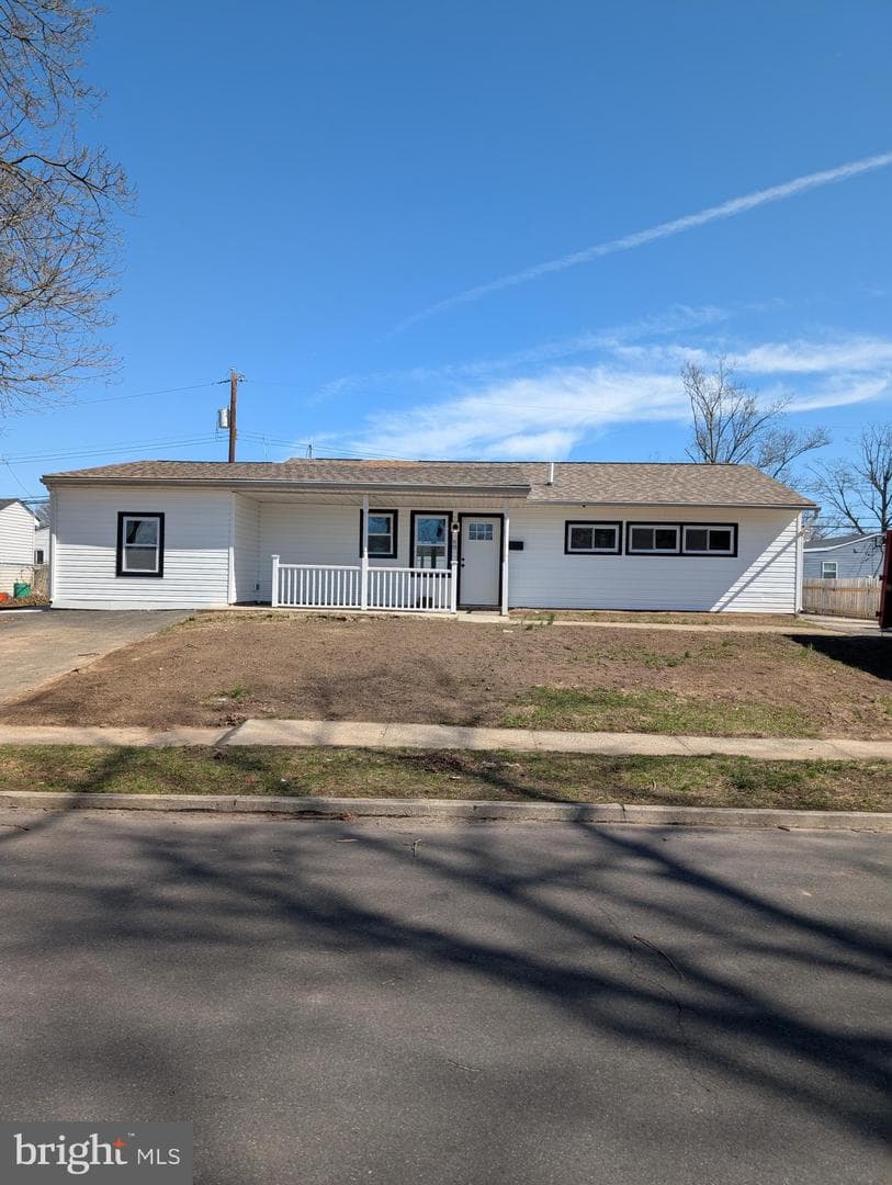 60 Outlook Lane, Levittown