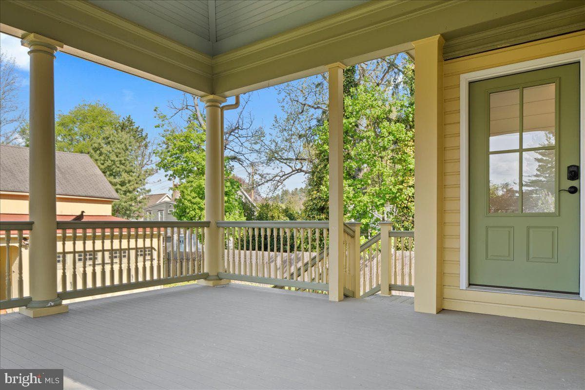 194 N Chancellor Street photo 31