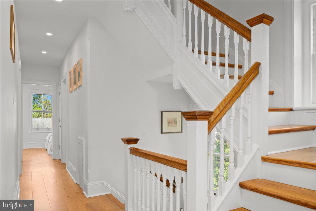 194 N Chancellor Street photo 35