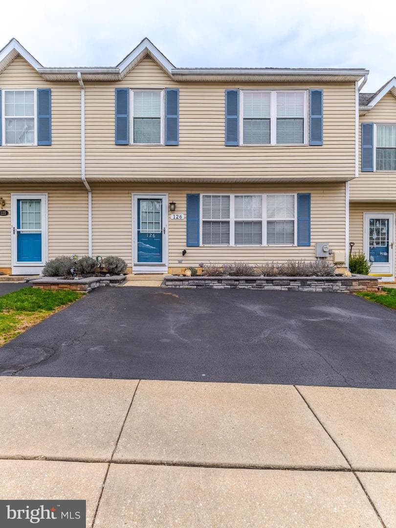 126 Megan Circle photo 2