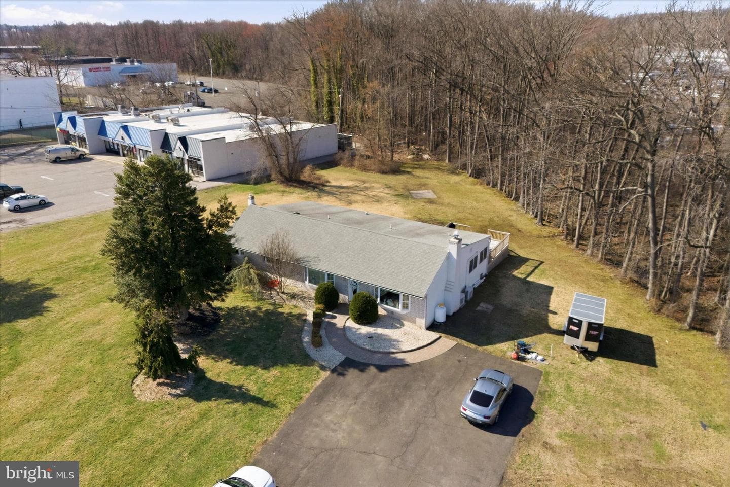 211 Lincoln Highway photo 7