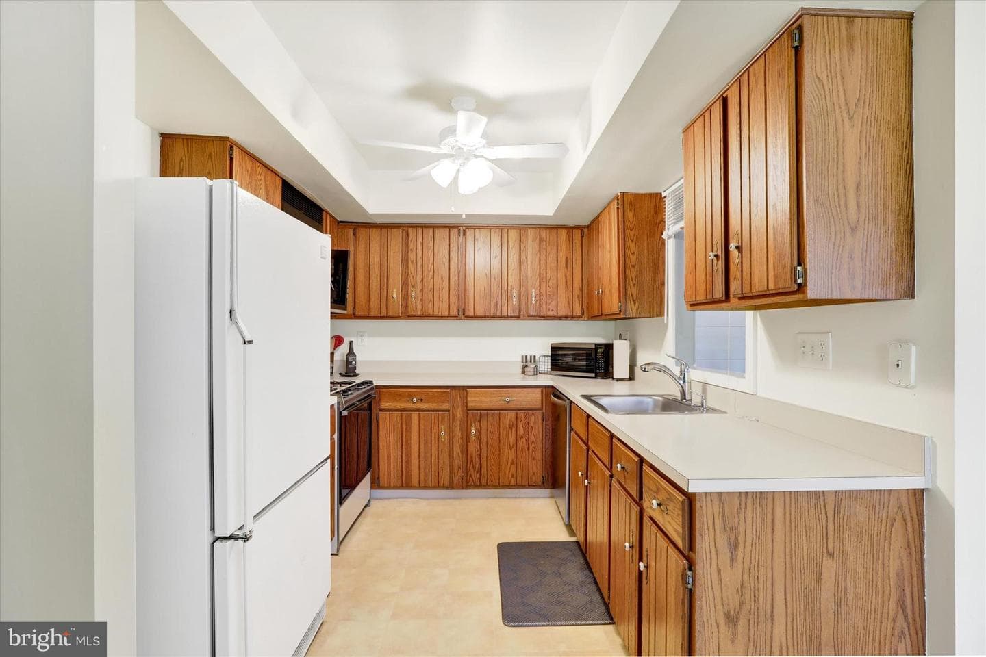 1576 Applewood Circle photo 11