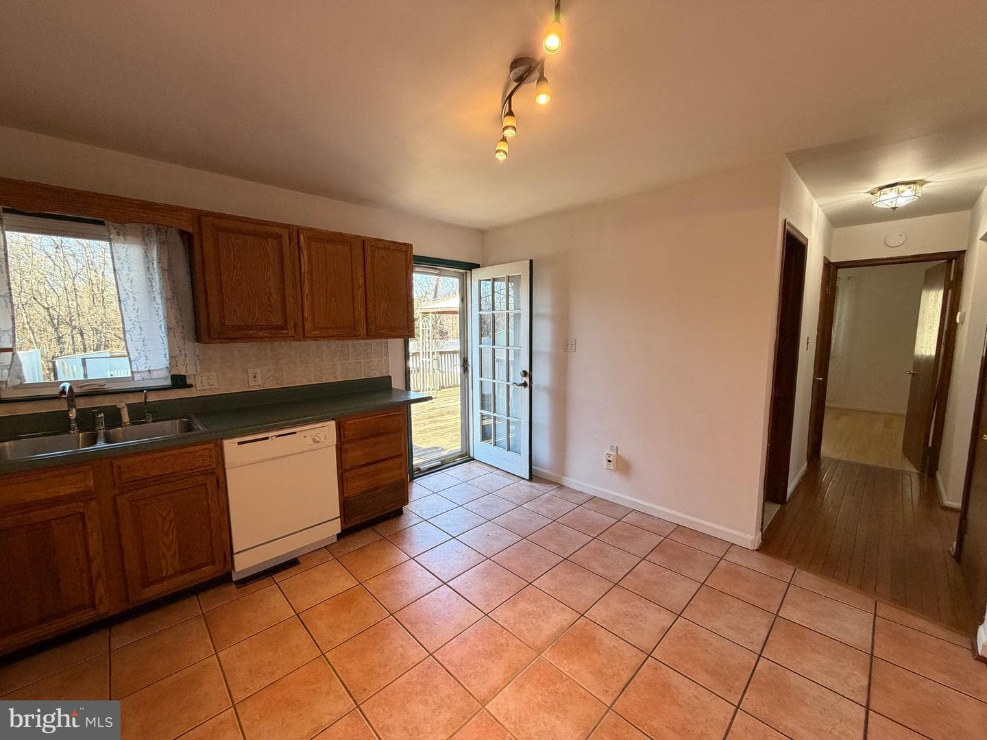 10 Bowling Green Avenue photo 6