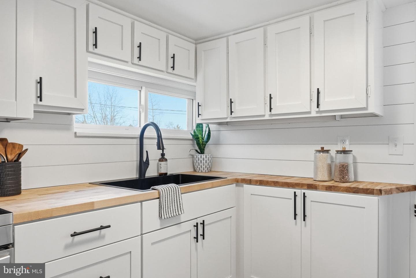 292 Walter Road photo 17