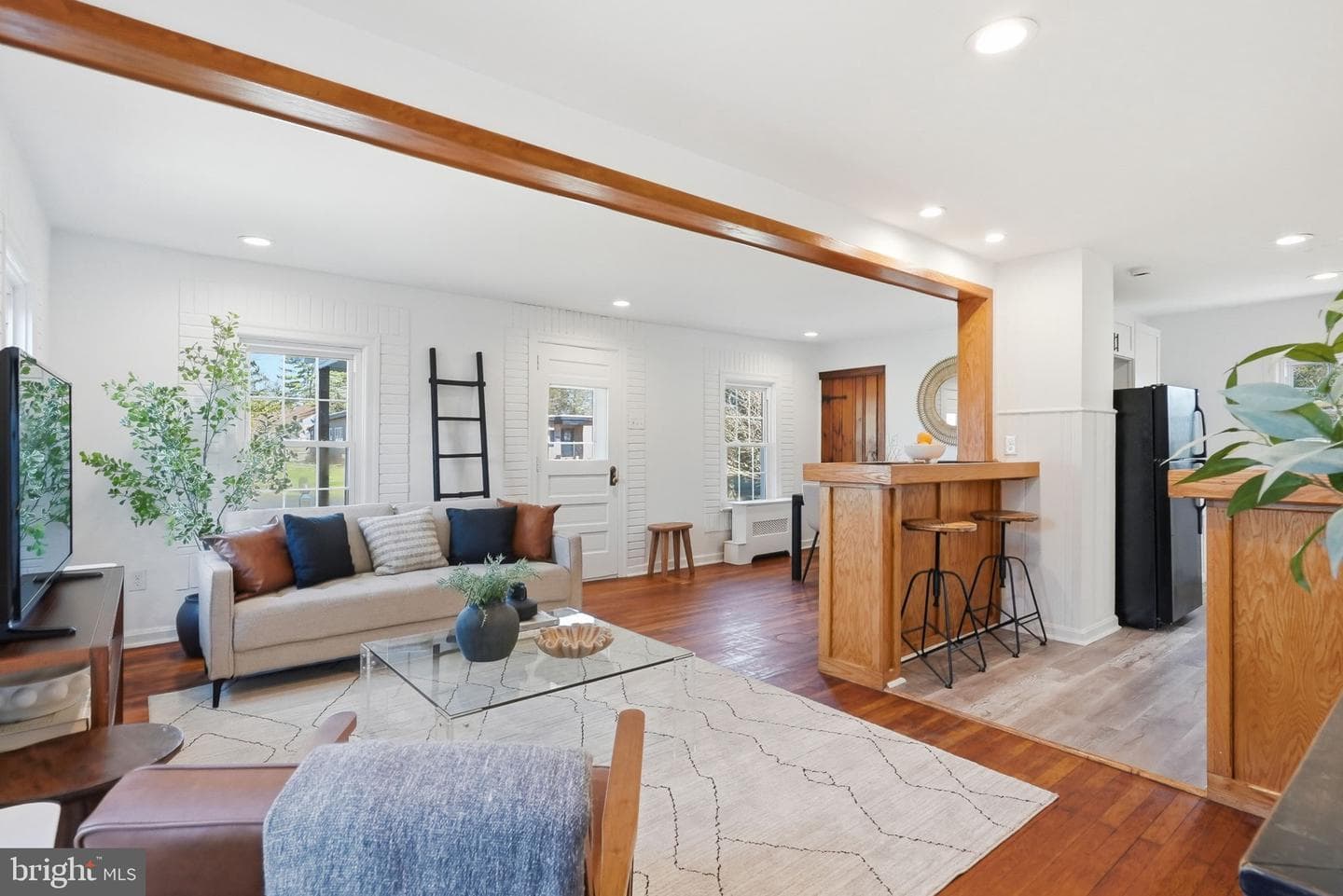 292 Walter Road photo 3