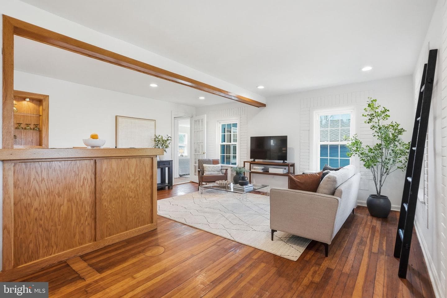 292 Walter Road photo 4