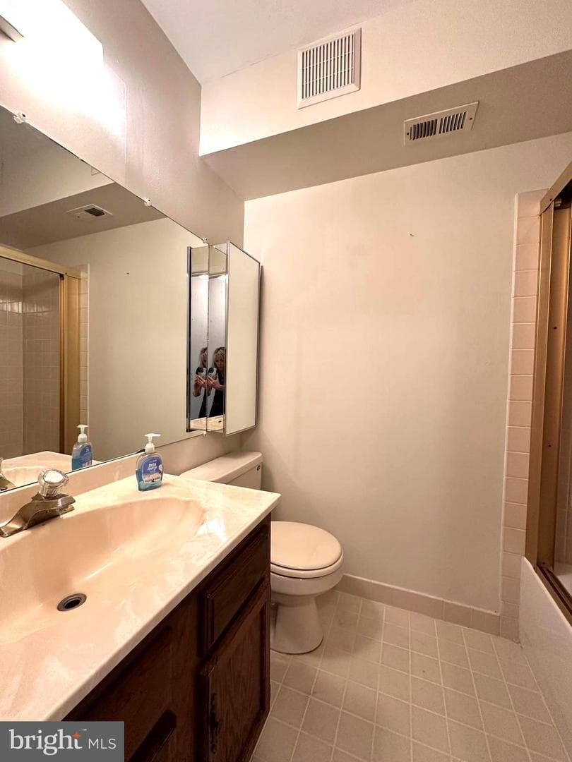 806 Barry Court photo 14
