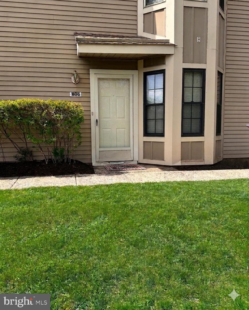 806 Barry Court photo 2