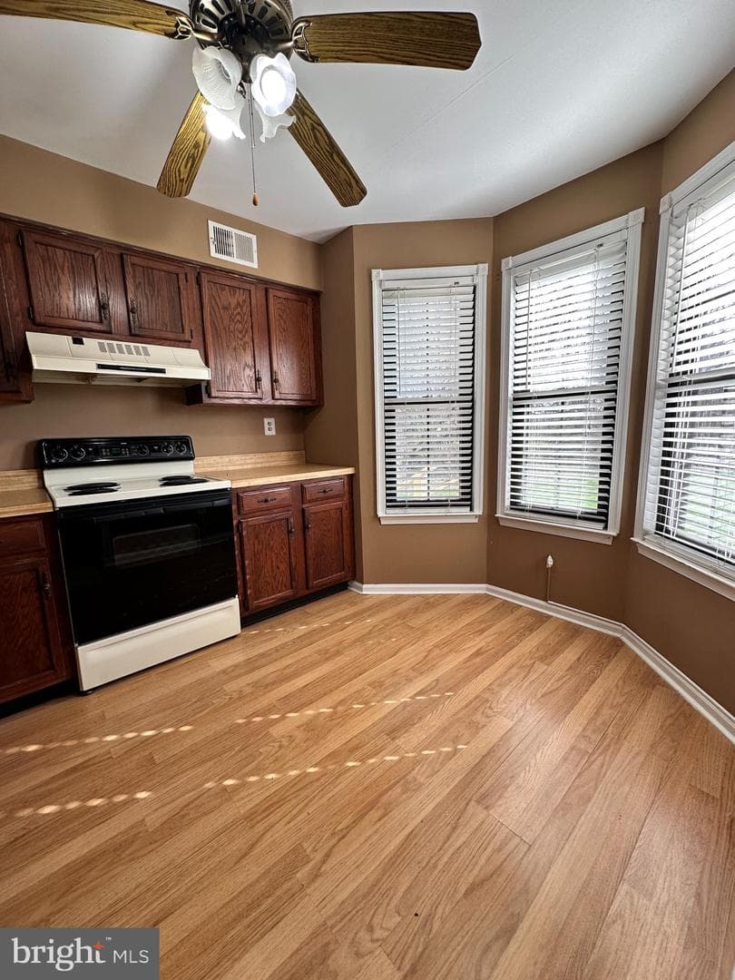 806 Barry Court photo 4