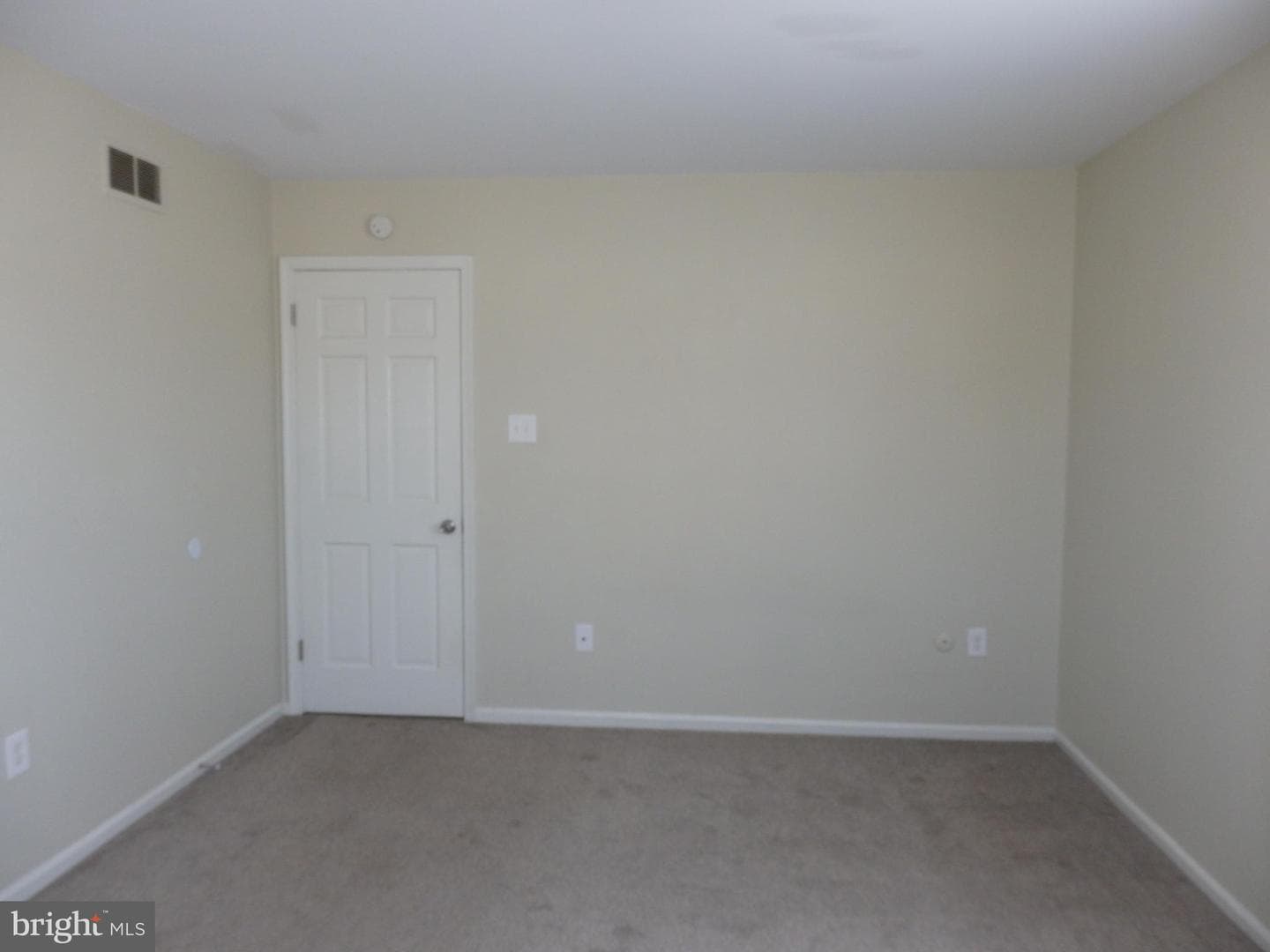 201 Lancaster Court photo 16