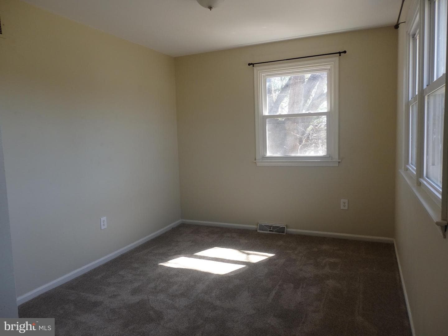 201 Lancaster Court photo 24
