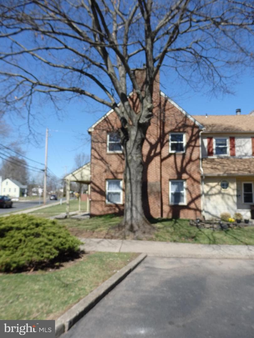 201 Lancaster Court photo 31