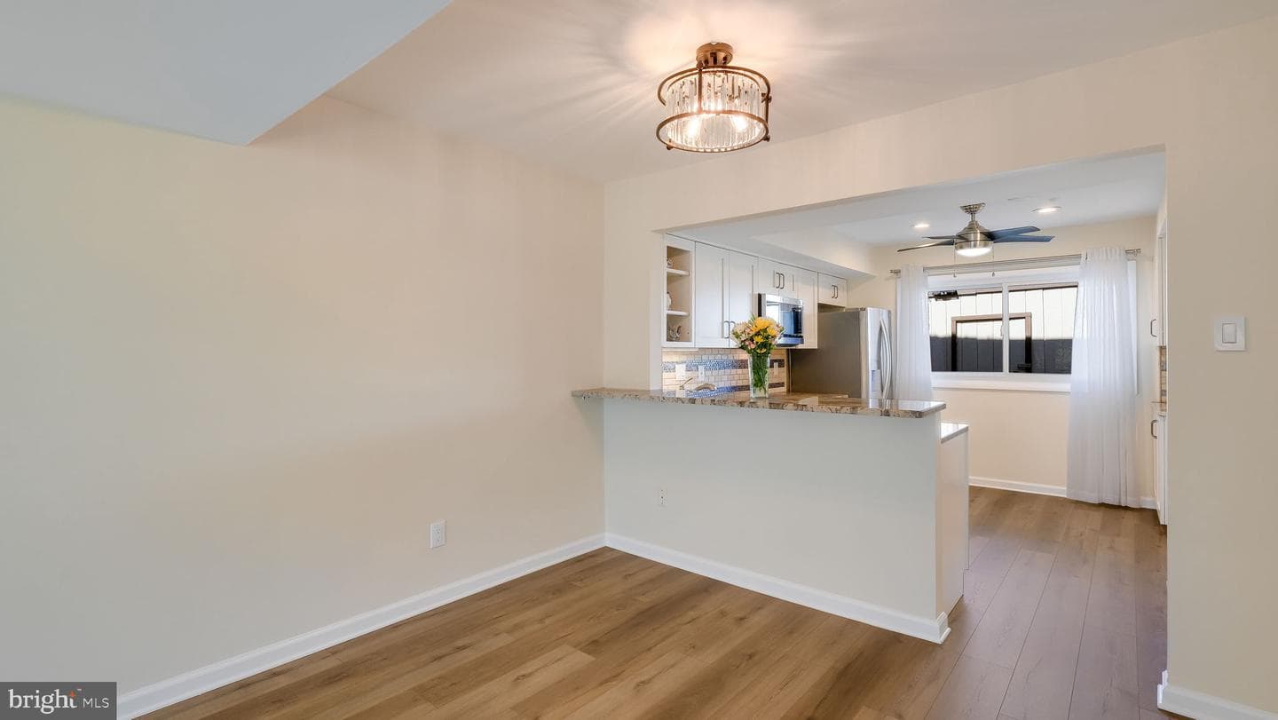 11 Eden Roc Street photo 18