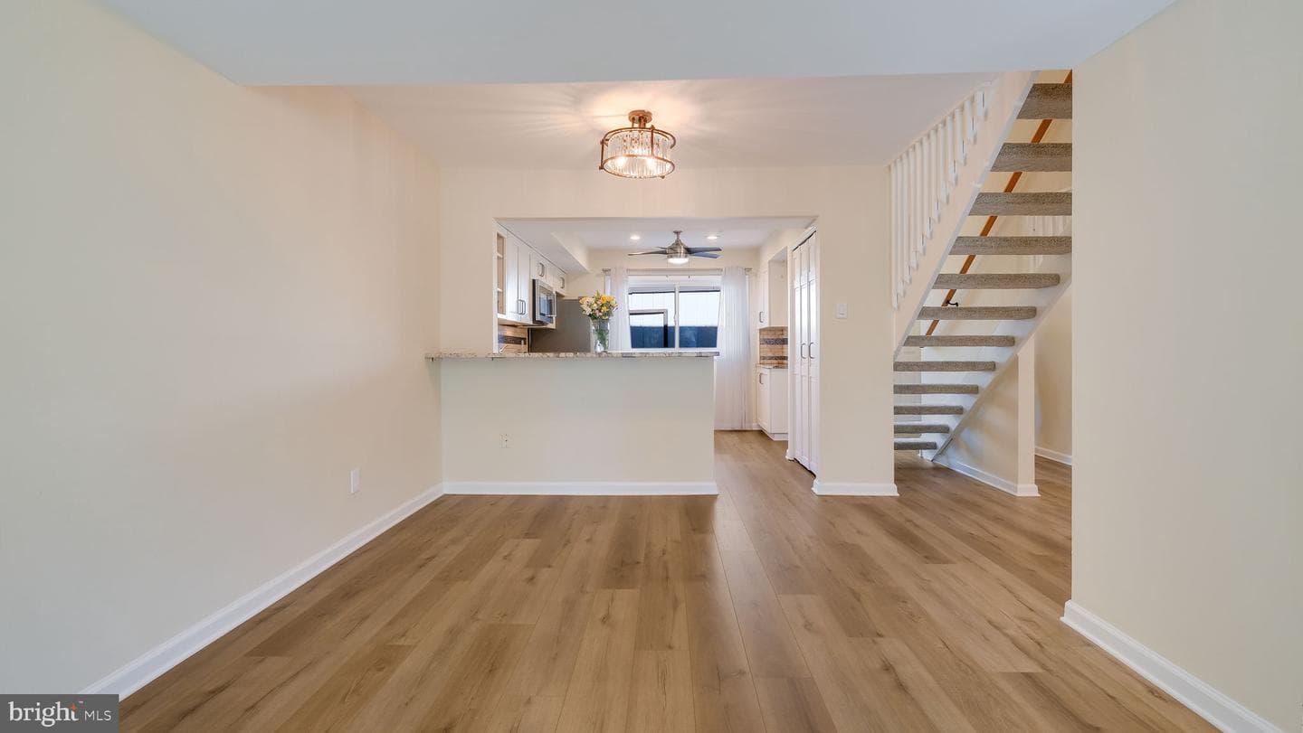 11 Eden Roc Street photo 19