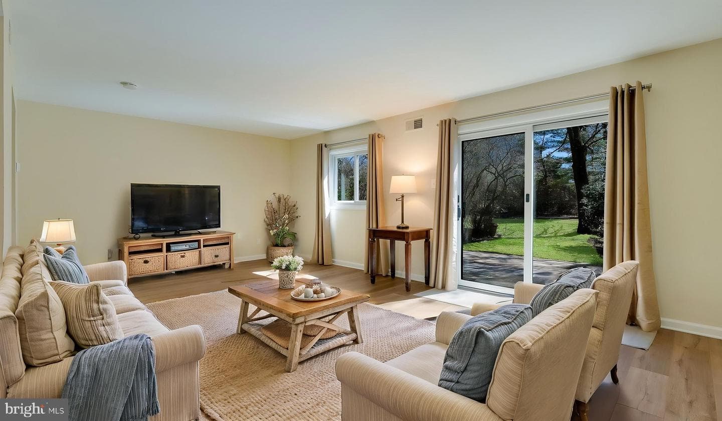 11 Eden Roc Street photo 21