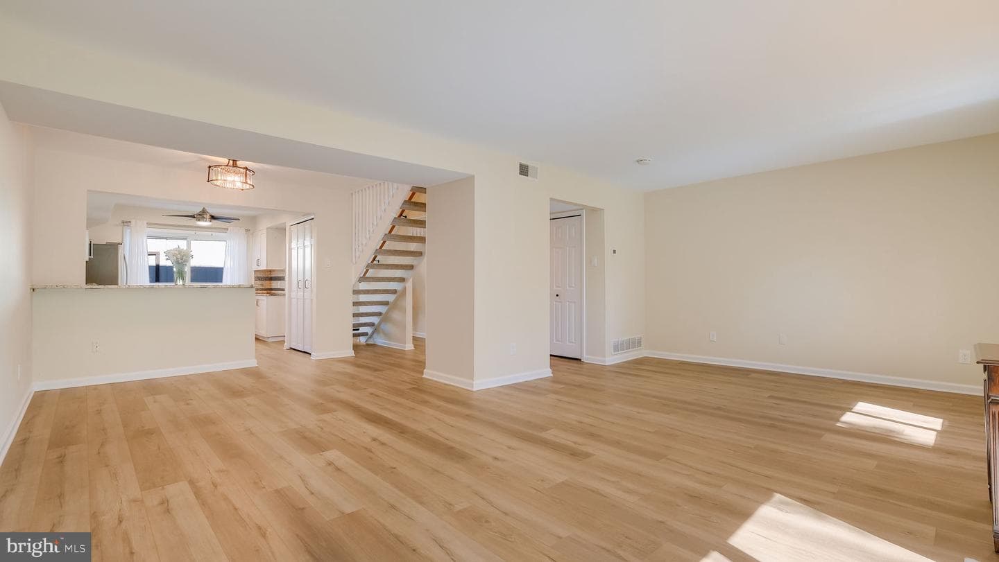 11 Eden Roc Street photo 23