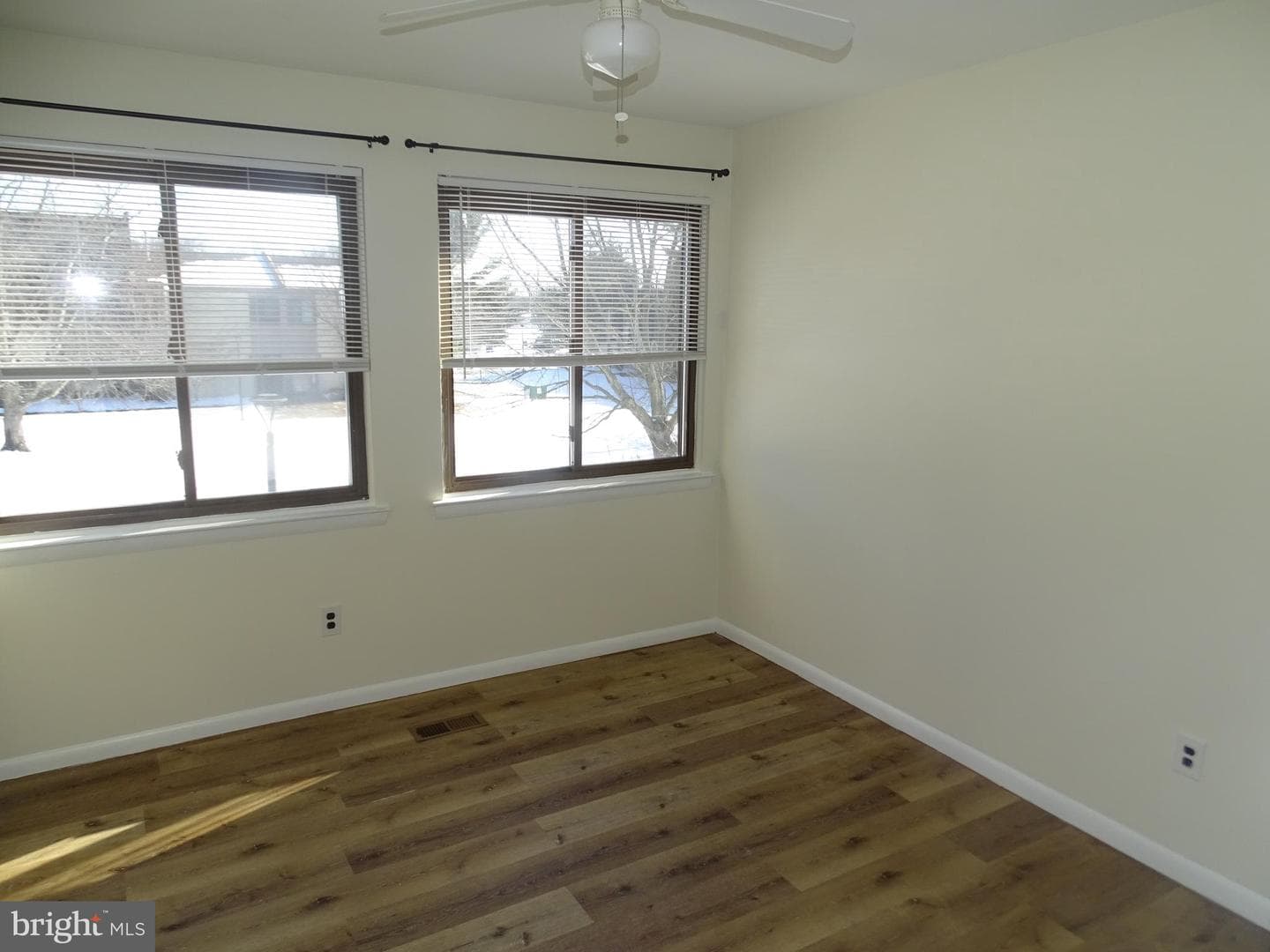 4902 Oxford Court photo 18