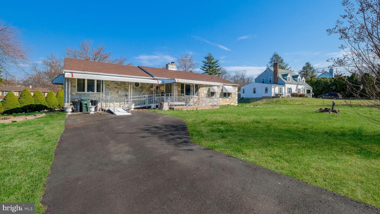 8 Village Drive photo 2