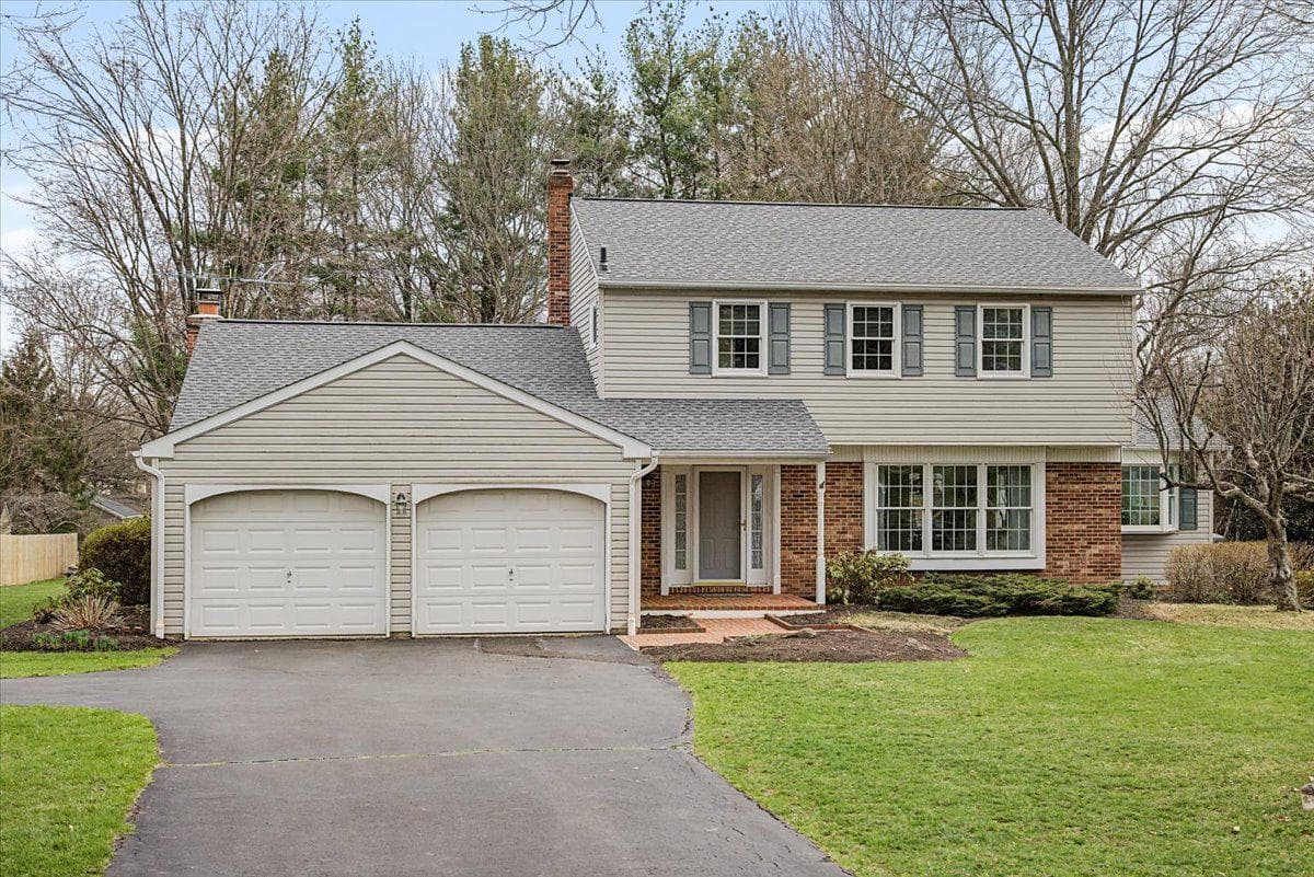 4 Brookdale Drive photo 1