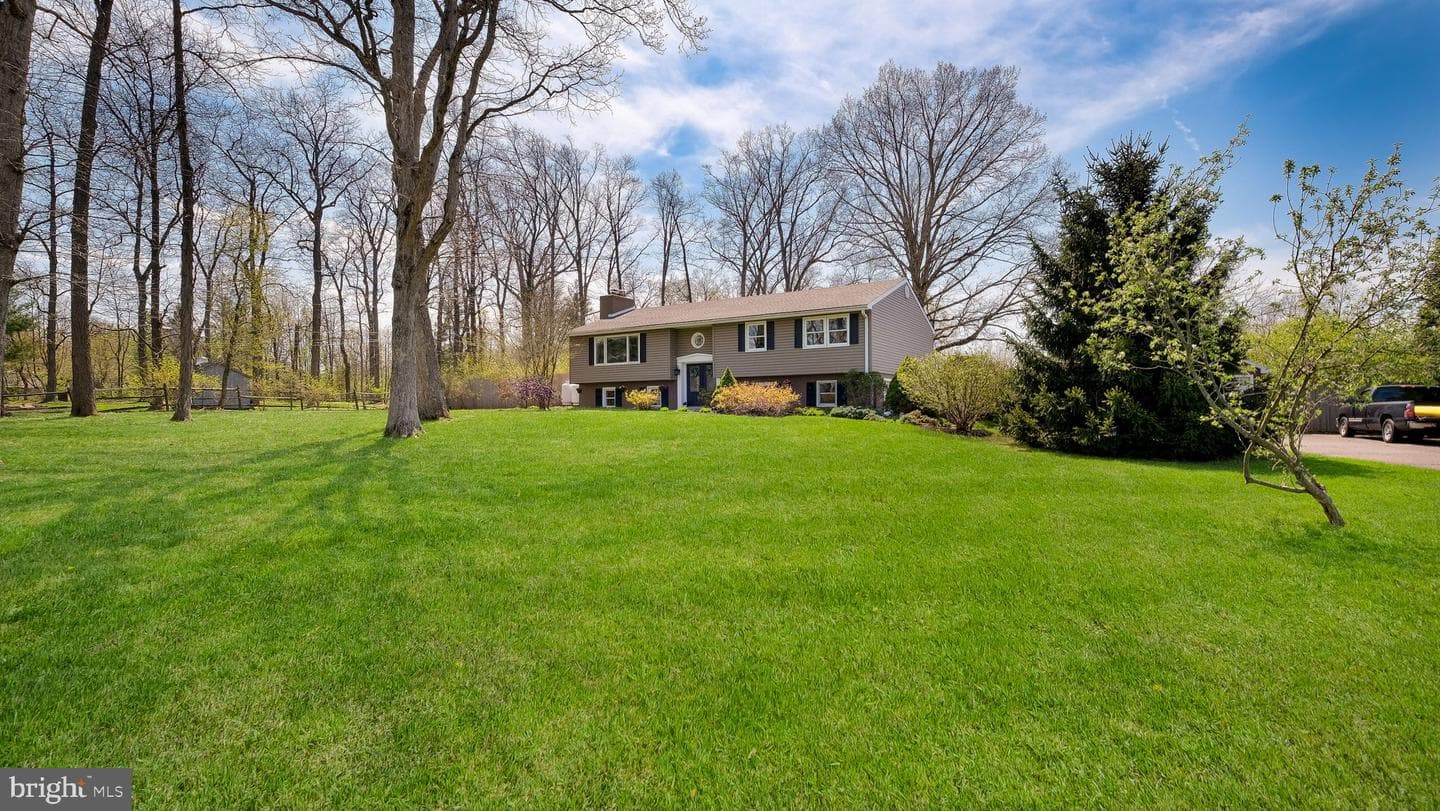 152 Blooming Glen Road photo 2