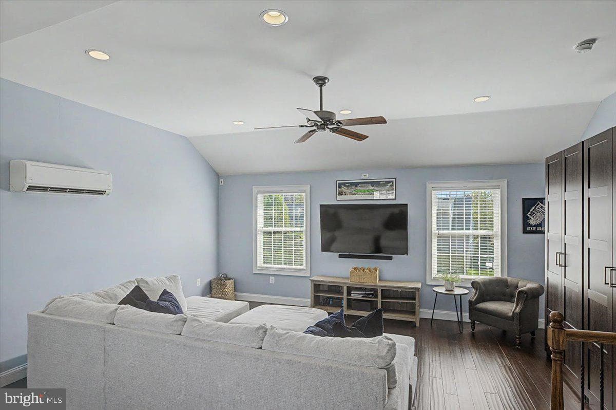 112 Trotters Way photo 28
