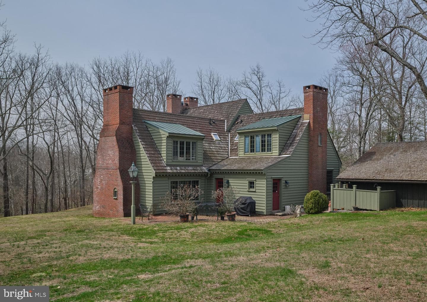 6049 Pidcock Creek Road photo 3