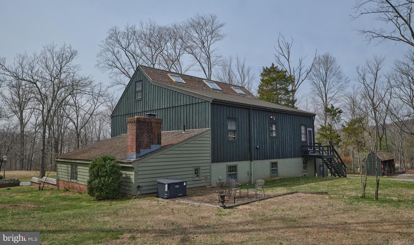 6049 Pidcock Creek Road photo 36