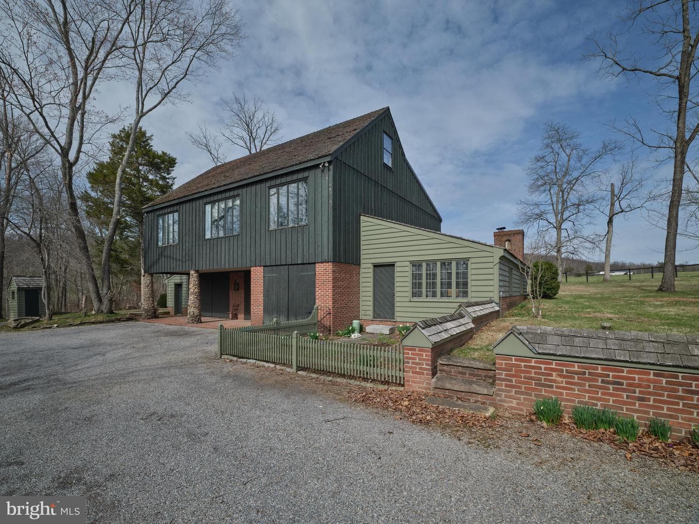 6049 Pidcock Creek Road photo 40