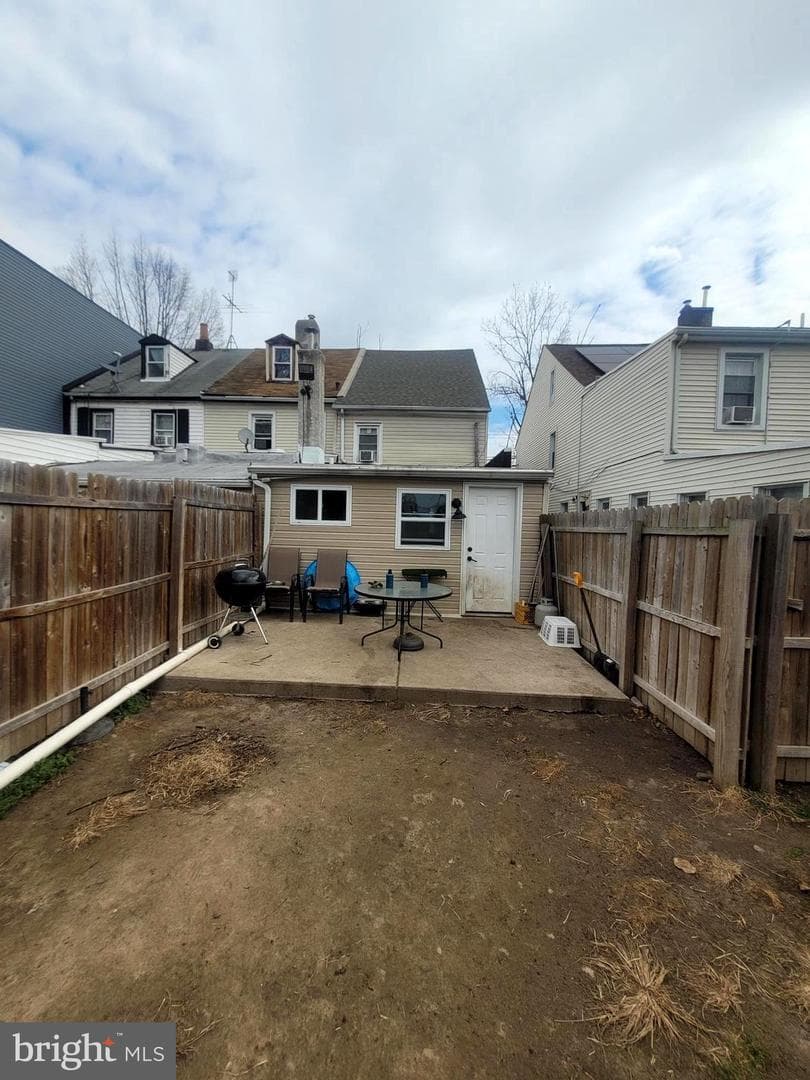 574 Bath Street photo 18