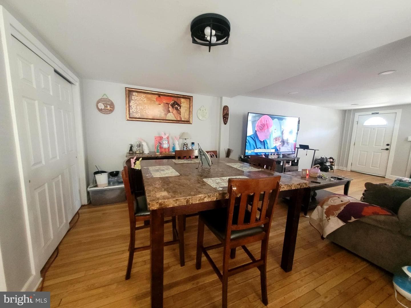 574 Bath Street photo 3