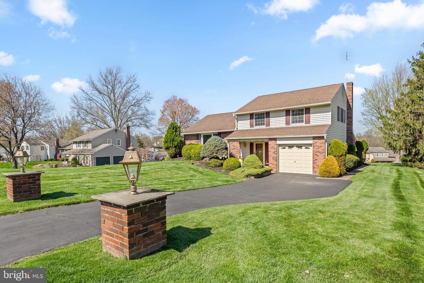 111 W Buttonwood Drive photo 2