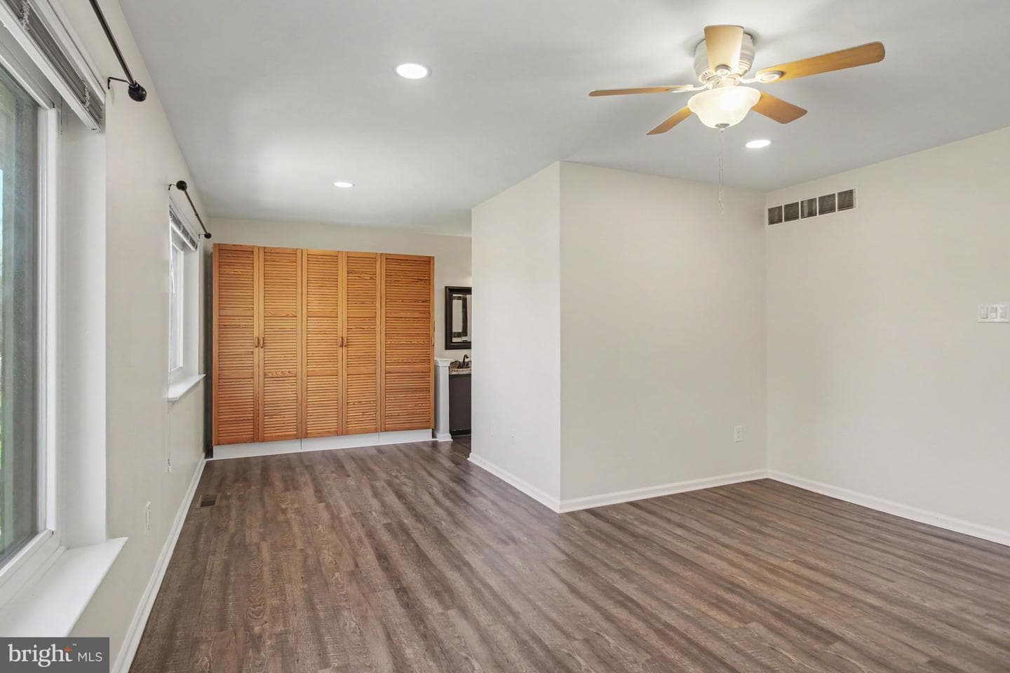 1620 Devon Court photo 37