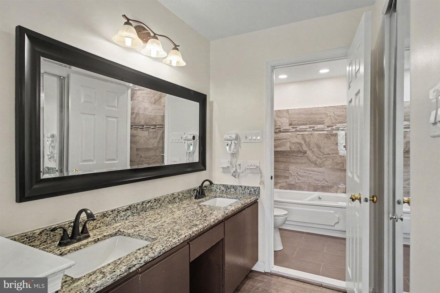 1620 Devon Court photo 38