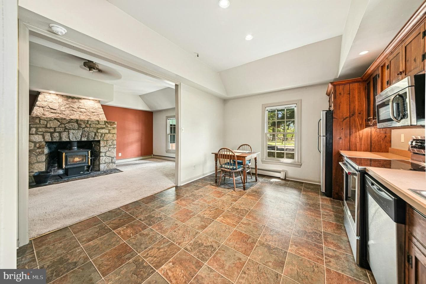 189 E Butler Avenue photo 45