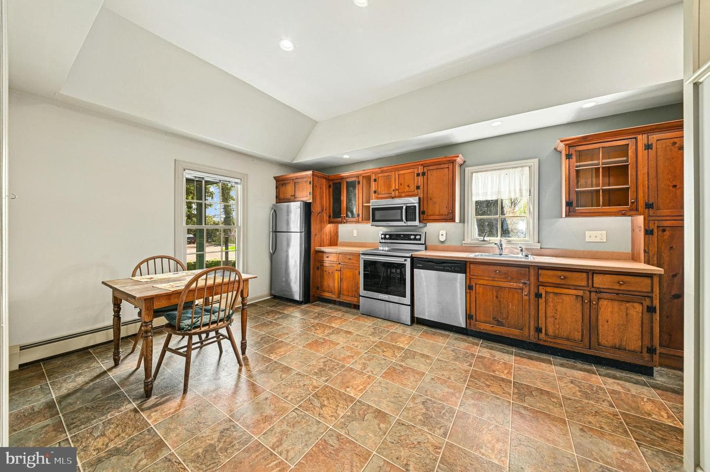 189 E Butler Avenue photo 46
