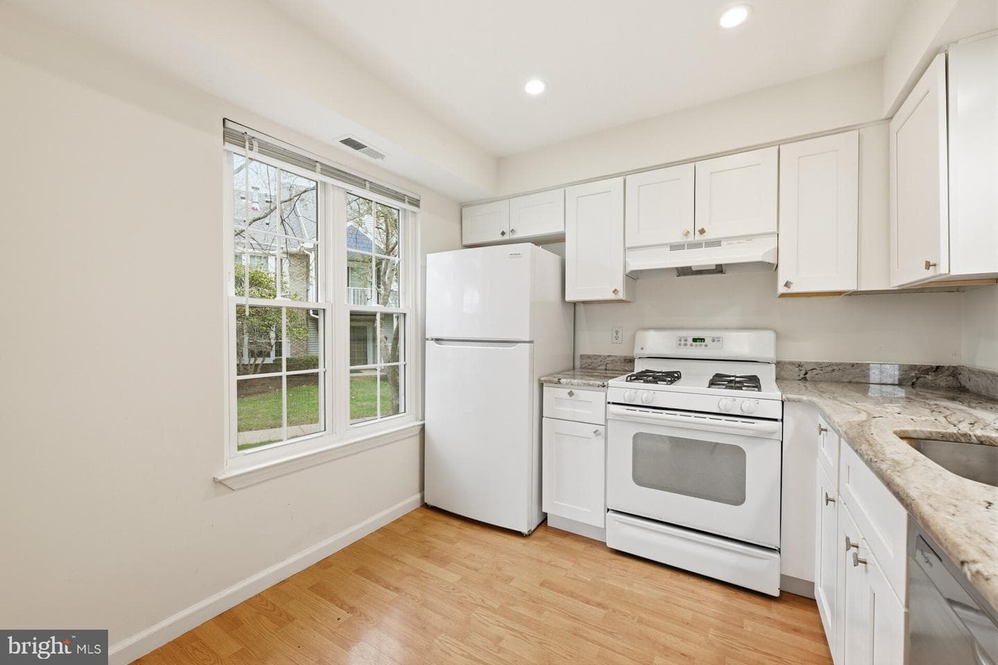 301 Society Place photo 3