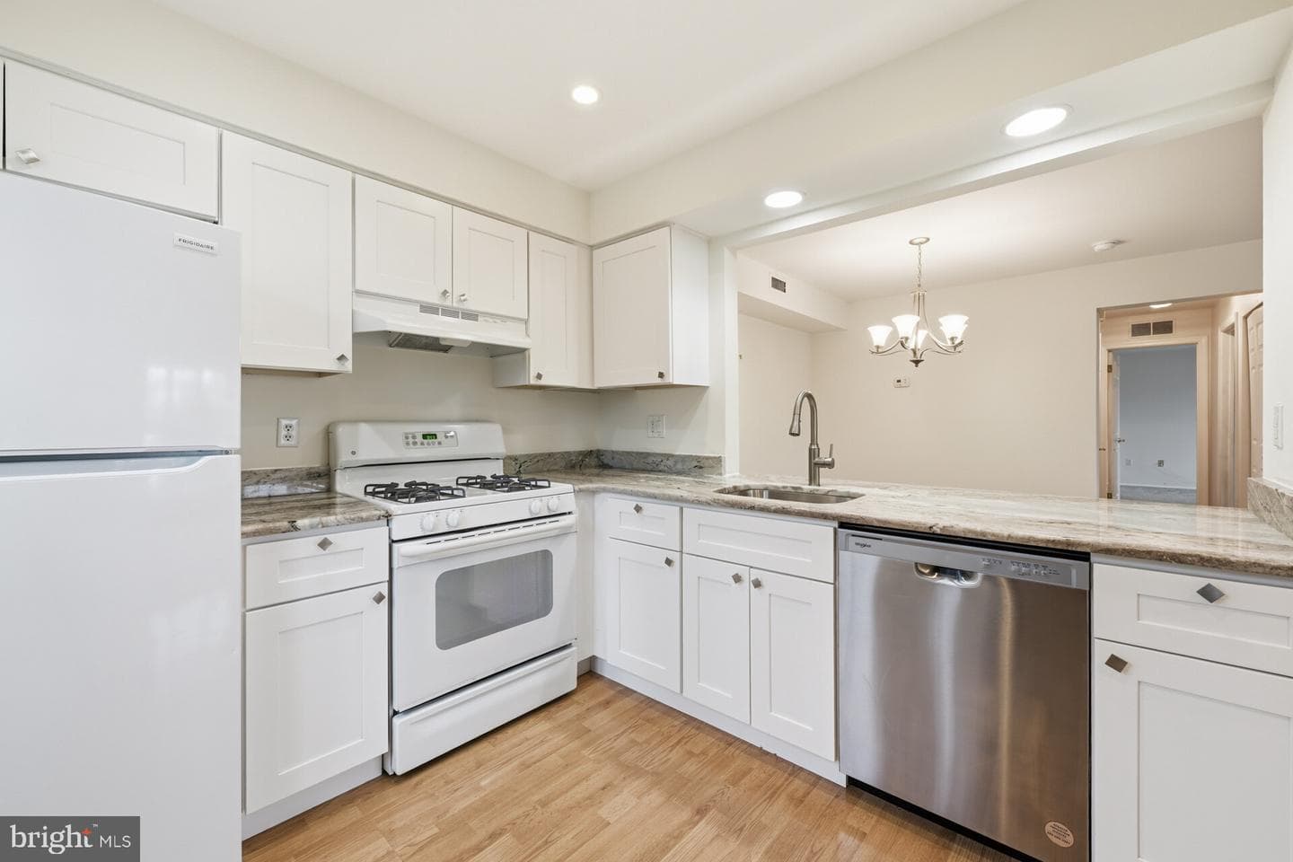 301 Society Place photo 4