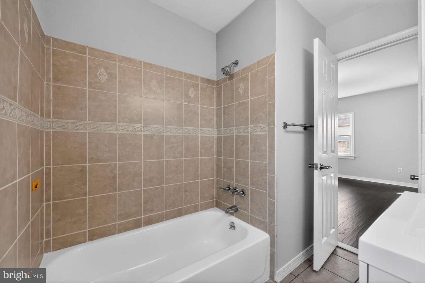 916 Stephen Avenue photo 25