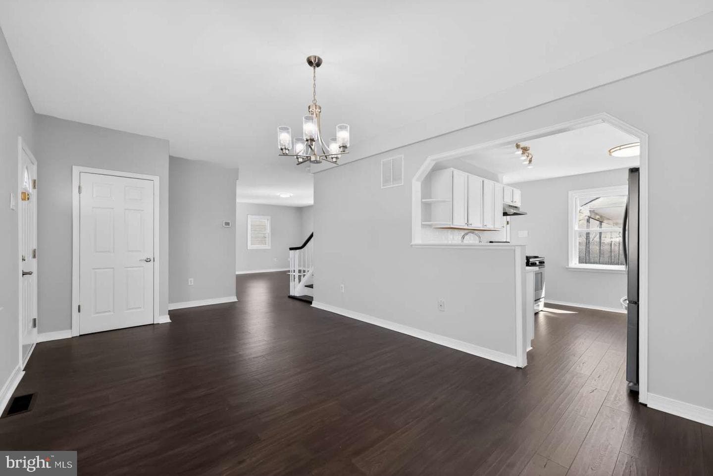 916 Stephen Avenue photo 6