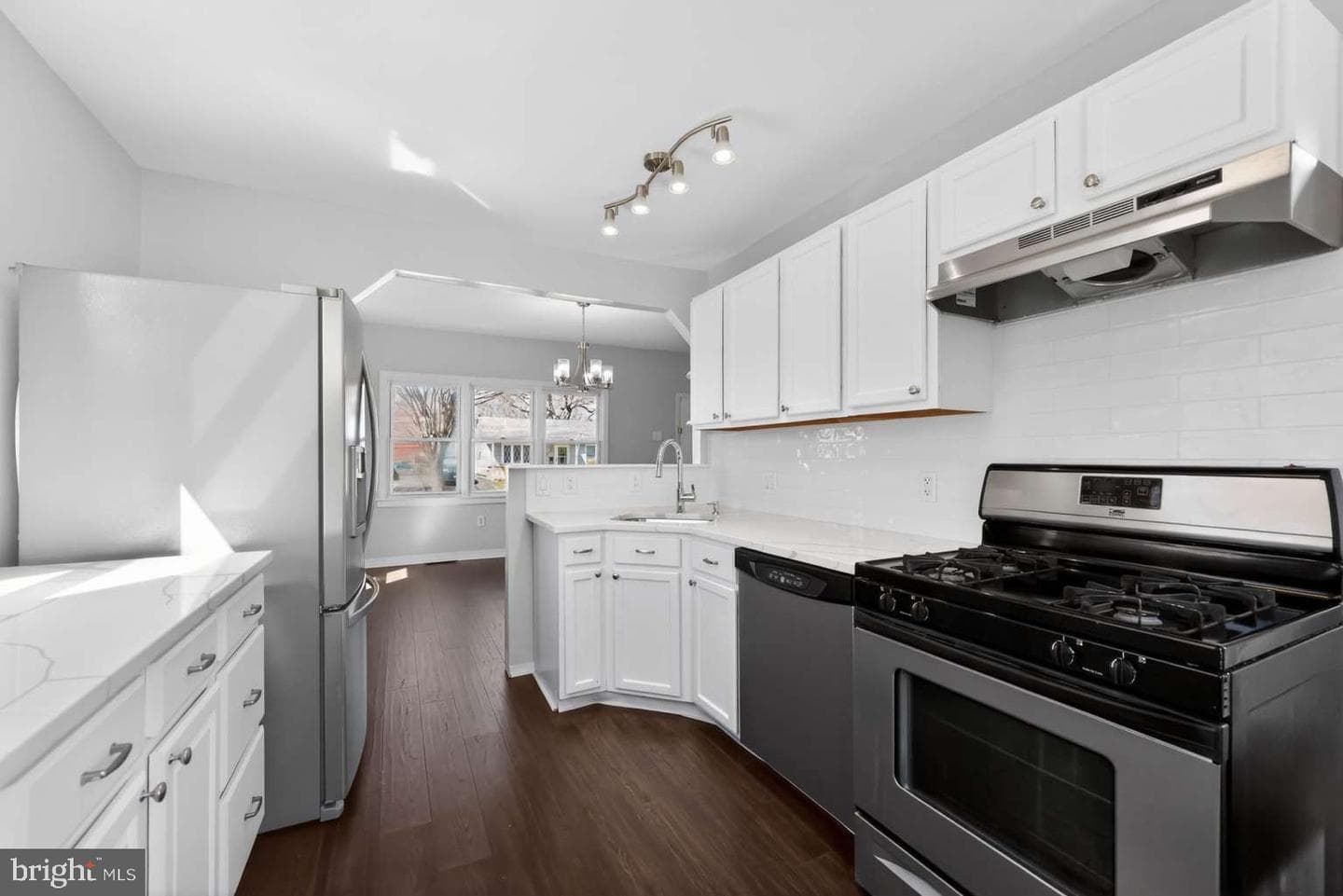 916 Stephen Avenue photo 8