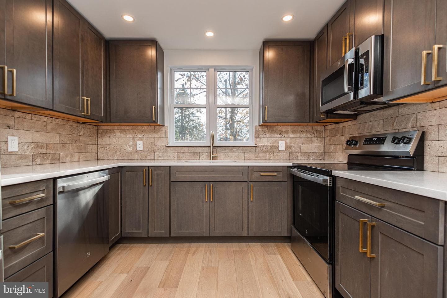1434 River Road photo 7