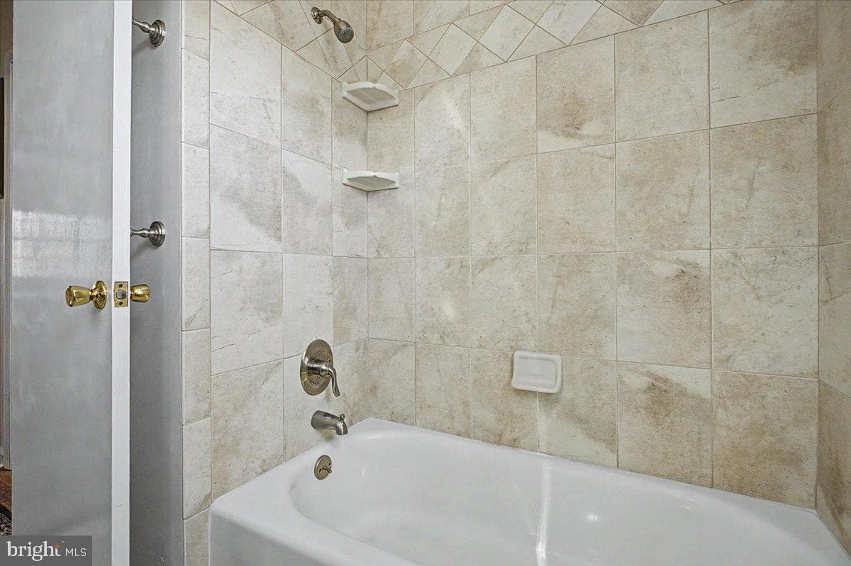 528 E Court Street photo 29