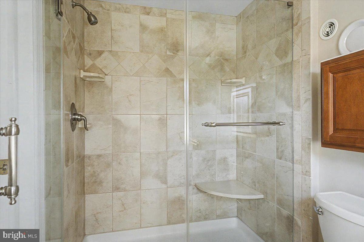 528 E Court Street photo 40