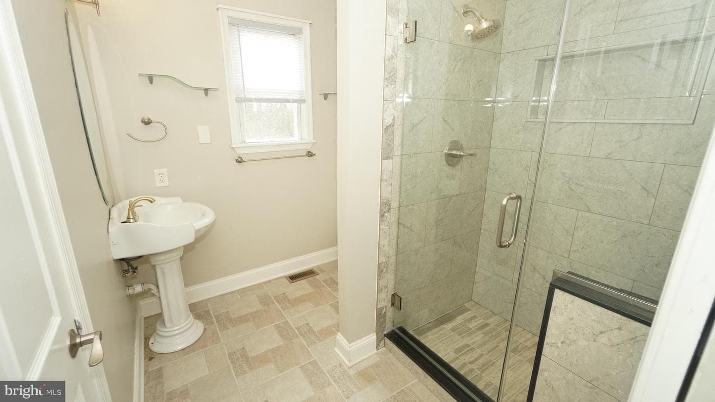 215 Durham Court photo 17