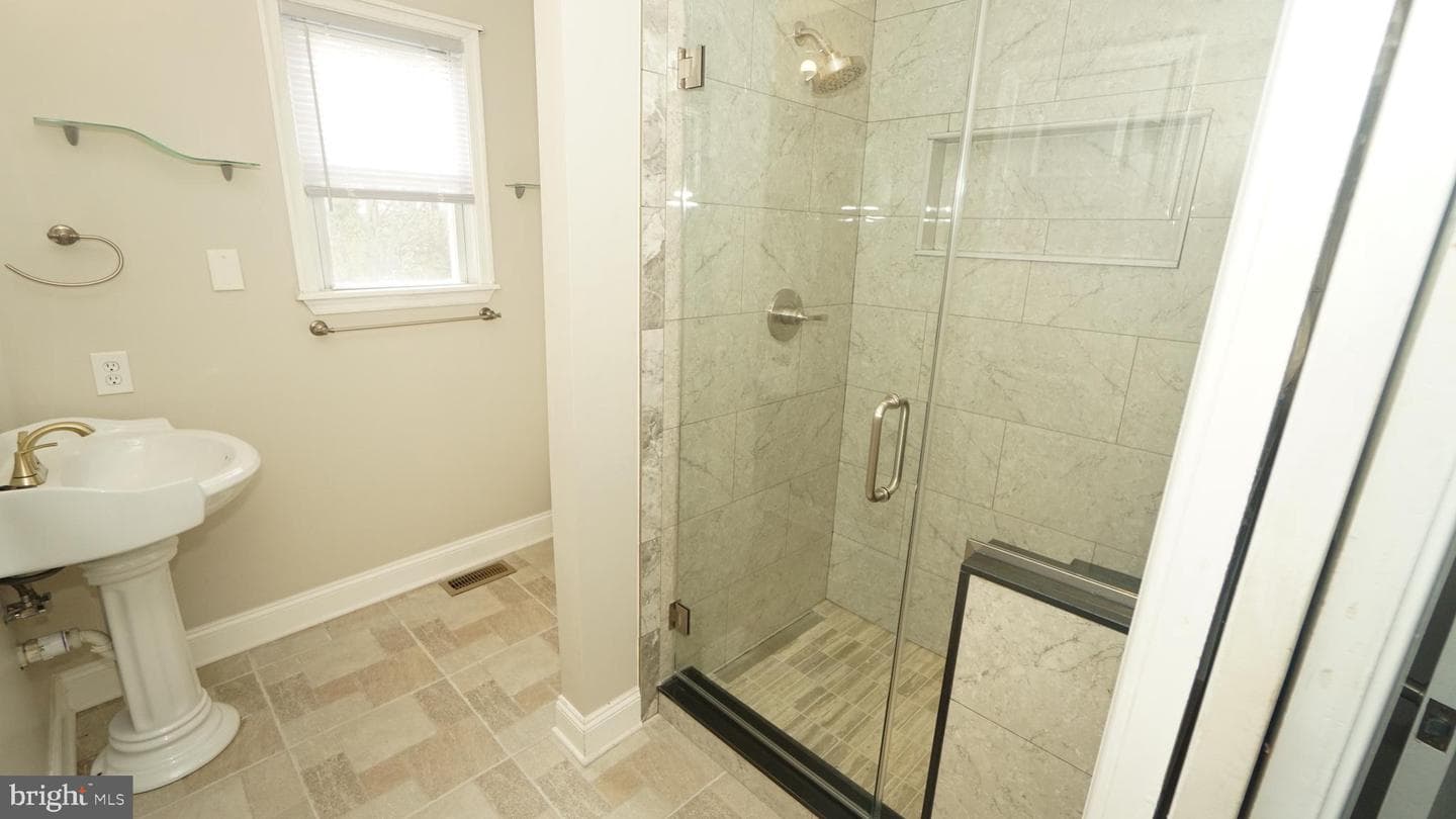 215 Durham Court photo 18